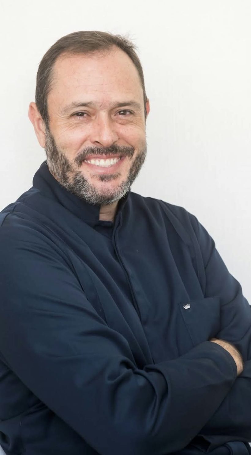 Retrato do Dr. Rogério Dal Bello, cirurgião-dentista da Icaraí Orto Center